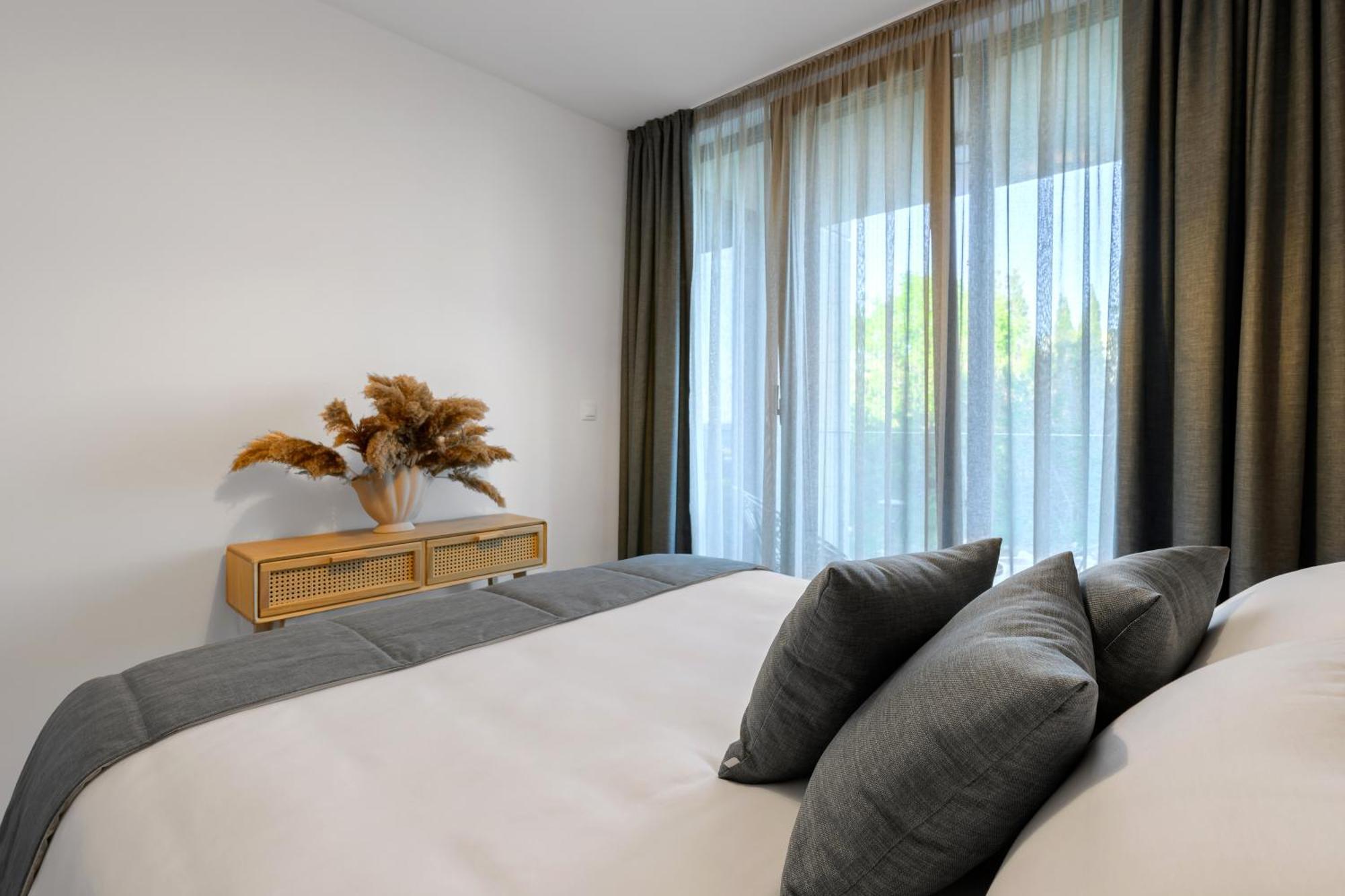 Boho Sea View One-Bedroom Pool & Spa Apartment Saints Constantine and Helena Екстер'єр фото