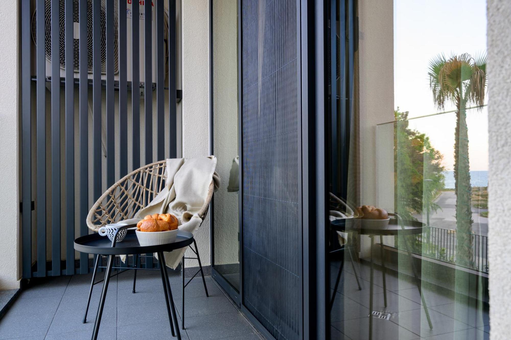 Boho Sea View One-Bedroom Pool & Spa Apartment Saints Constantine and Helena Екстер'єр фото