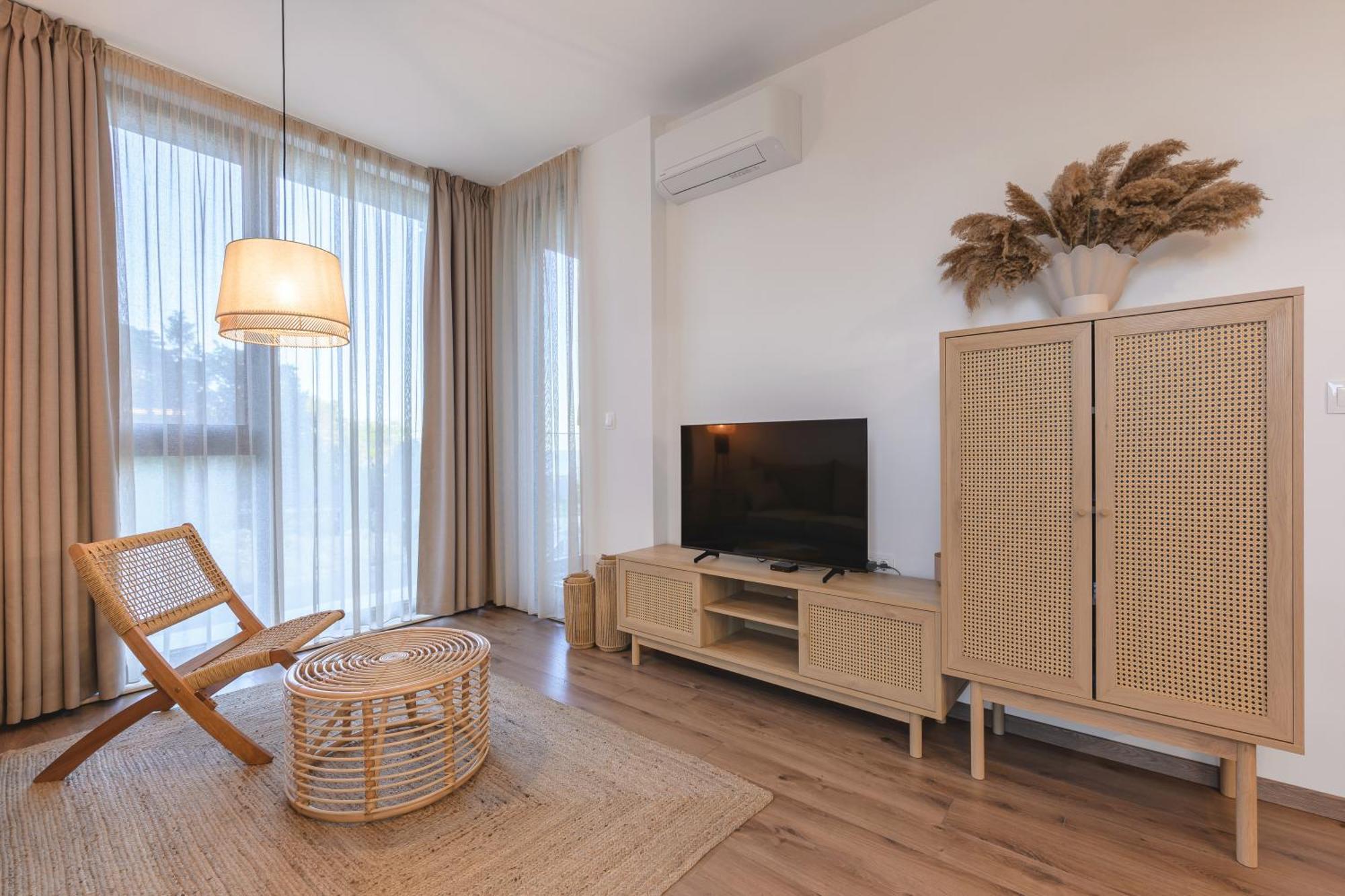 Boho Sea View One-Bedroom Pool & Spa Apartment Saints Constantine and Helena Екстер'єр фото